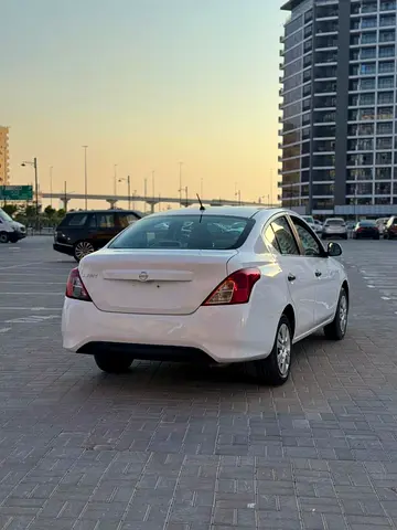 2018 Nissan SUNNY 照片 3