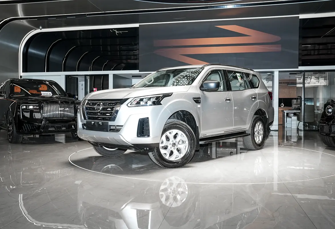 Nissan Xterra 2023 — photo 1 of 18