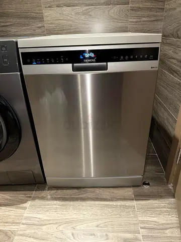 SIEMENS IQ500 Dishwasher like new