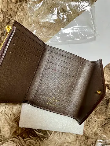 Louis Vuitton Elegant Brown Wallet in Excellent Condition
