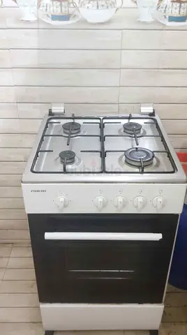 Reliable Gas Oven and Range with 4 Burners