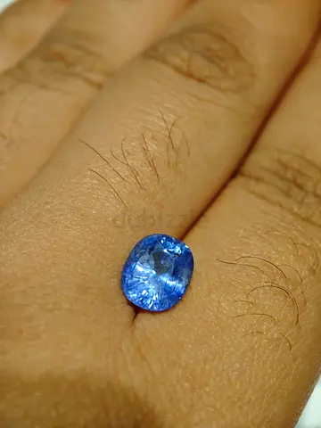 Sri Lanka blue sapphire 5ct , natural, normal heated treatment.