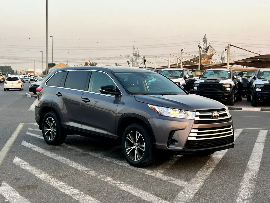 Toyota Highlander 2019 — photo 1 of 20