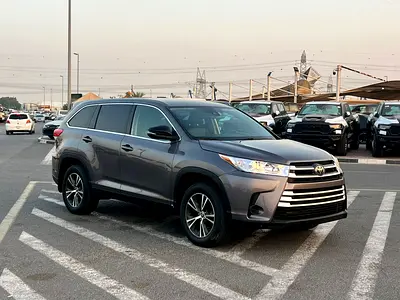 2019 Toyota Highlander Le
3.5L V6 - AWD 4x4 - Rear Camera - Leather seat 7 -