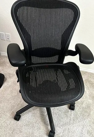 fully loaded Herman miller Aeron size B