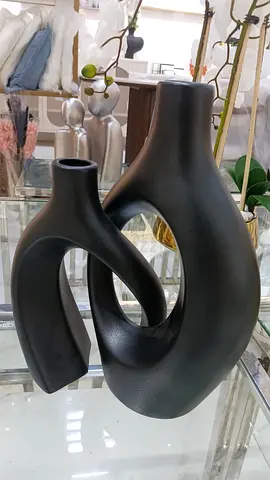 Elegant Modern Sculptural Decor