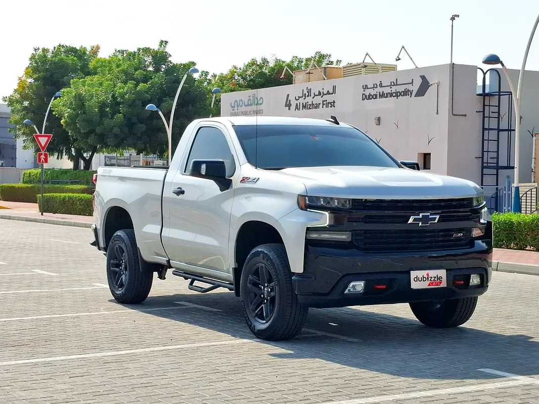Chevrolet Silverado 2021 — photo 1 of 14