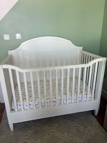 Elegant White Crib (Pottery barn) for Sale