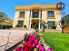 MODERN | ENCLOSED BY GREENERY | SERVANT BLOCK