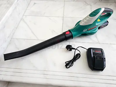 Bosch Cordless Leaf Blower - Perfect for Outdoor Cleanup