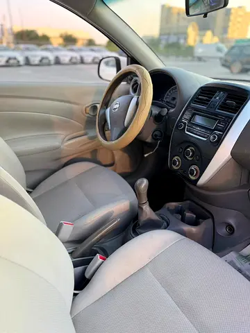 2018 Nissan SUNNY 照片 2