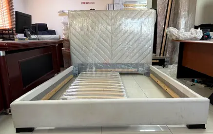 Bed queen size