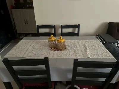 Elegant Dining Table with 4 chair seats with 2cusion seats