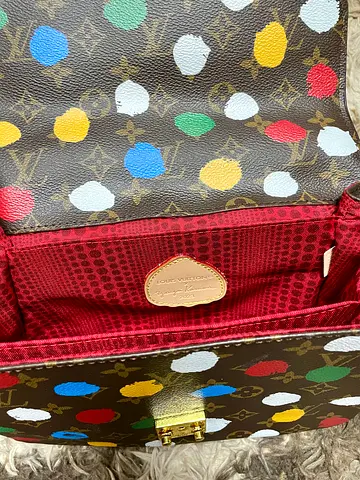 Stylish Louis Vuitton Bag in Great Condition