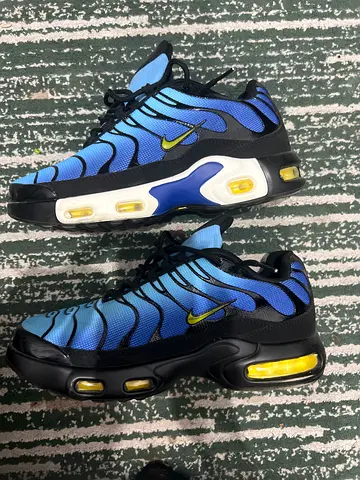 Nike Air Max Sneakers in Blue and Black size 42 and brand new