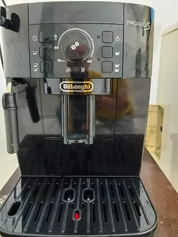 DeLonghi Magnifica Espresso Machine - Immerse in Quality Coffee
