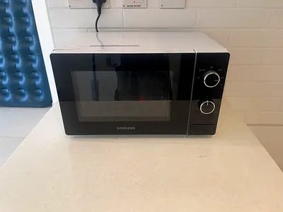 Samsung Microwave in Excellent Condition