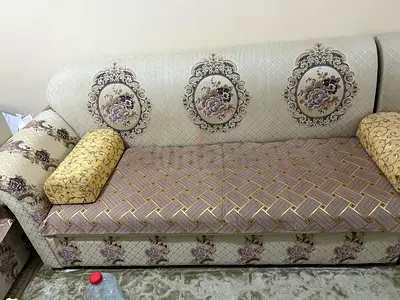 طقم كنب 4 قطع + ستارة بحالة ممتازة