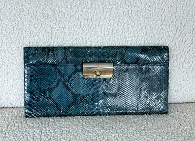 Elegant Woven Wicker Crossbody Bag