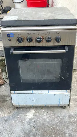 Used Gas Cooktop with Four Burners and Oven, price negotiable