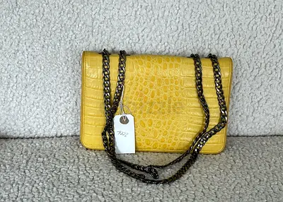 Bold Yellow Croc-Embossed Shoulder Bag – Stylish Chain Strap Handbag