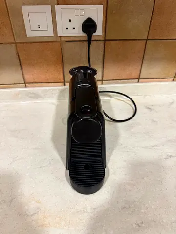 Nespresso Essenza Mini coffee machine by Nespresso, Piano Black - UAE Version