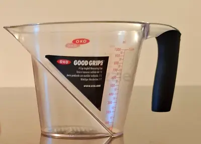 4 Cup Angled Measuring Plastic Cup كوب قياس زاوي بسعة ٤ أكواب