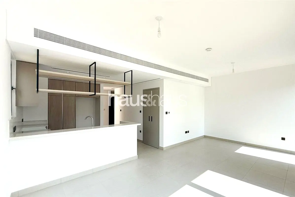 Single Row | Large Plot | Twin Villa | Live Suite