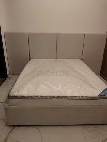 Comfortable Queen Size Bed with Modern Headboard