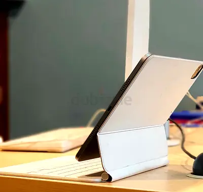 Apple ipad 11 M2 128gb with Apple Magic Keyboard