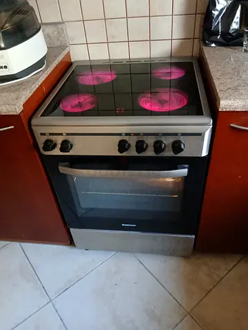 Westpoint 4 burner cooker electric ceramic 60cm