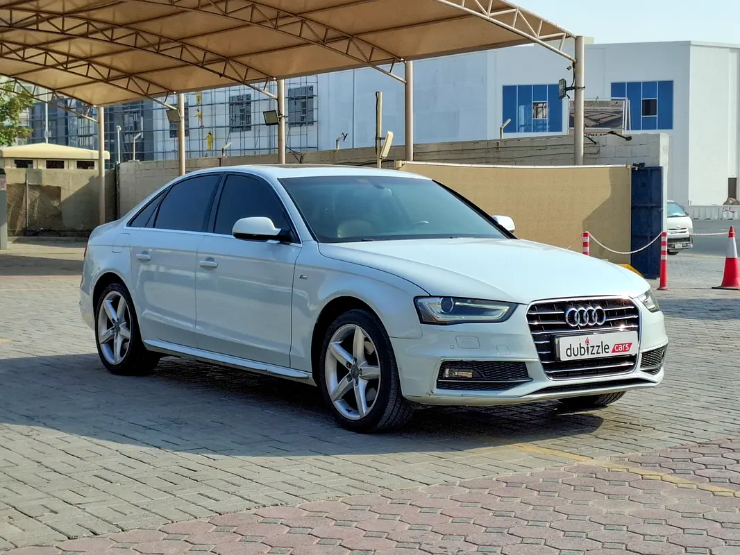 Audi A4 2016 — photo 1 of 13