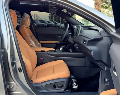 صورة 11 لـ 2025 Lexus UX-SERIES