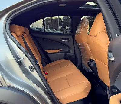 صورة 12 لـ 2025 Lexus UX-SERIES