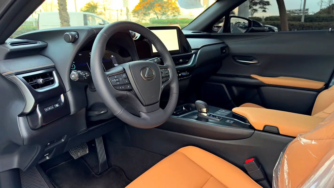Lexus UX-Series 2025