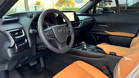 صورة 8 لـ 2025 Lexus UX-SERIES