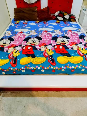 KING SIZE BED WITH MATTRESS