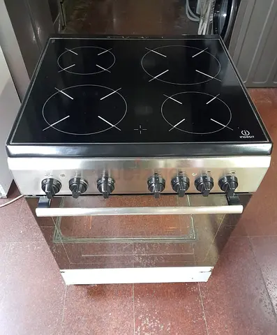 Indesit New Model Electric Cooker 4 Burners 60×60cm Mint Condition