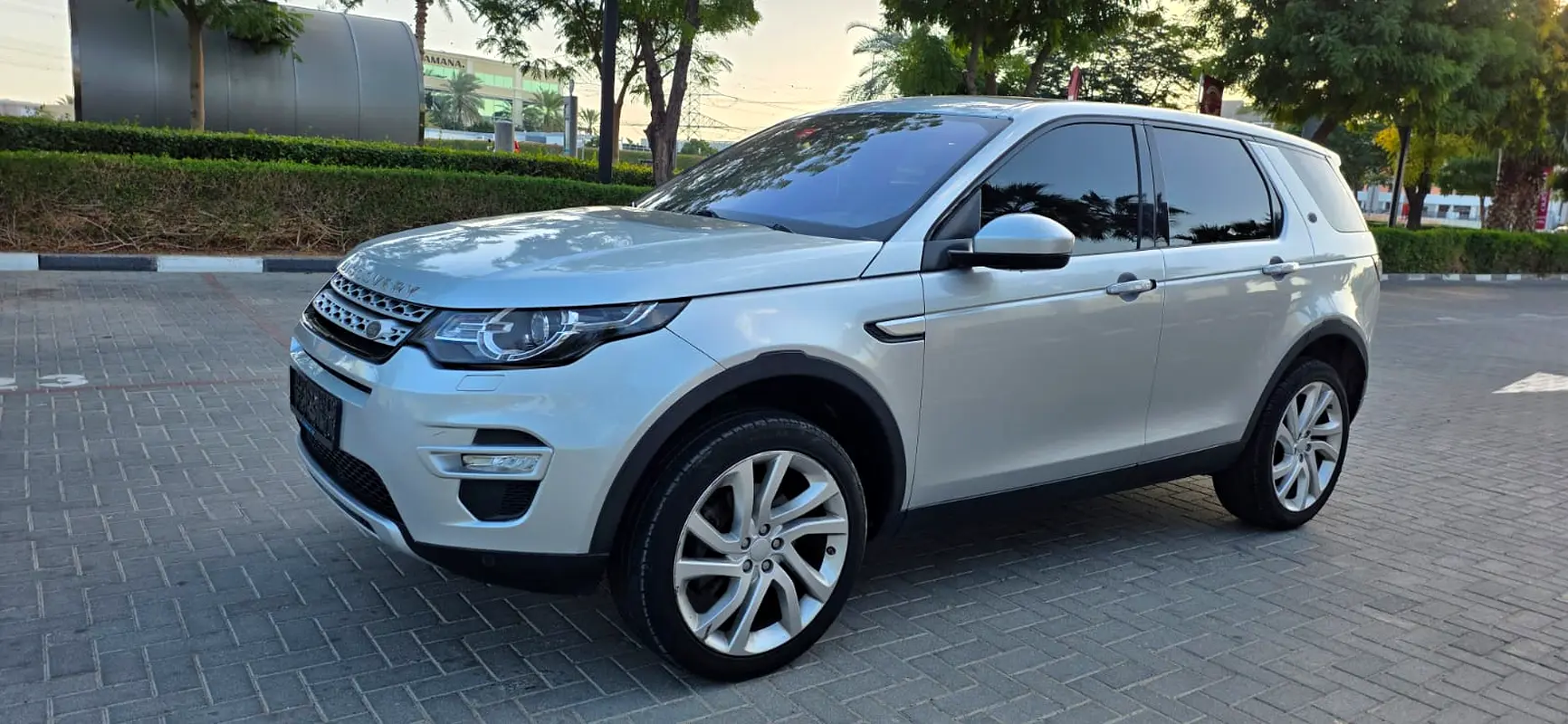 Land Rover Discovery Sport 2016 — photo 1 of 11
