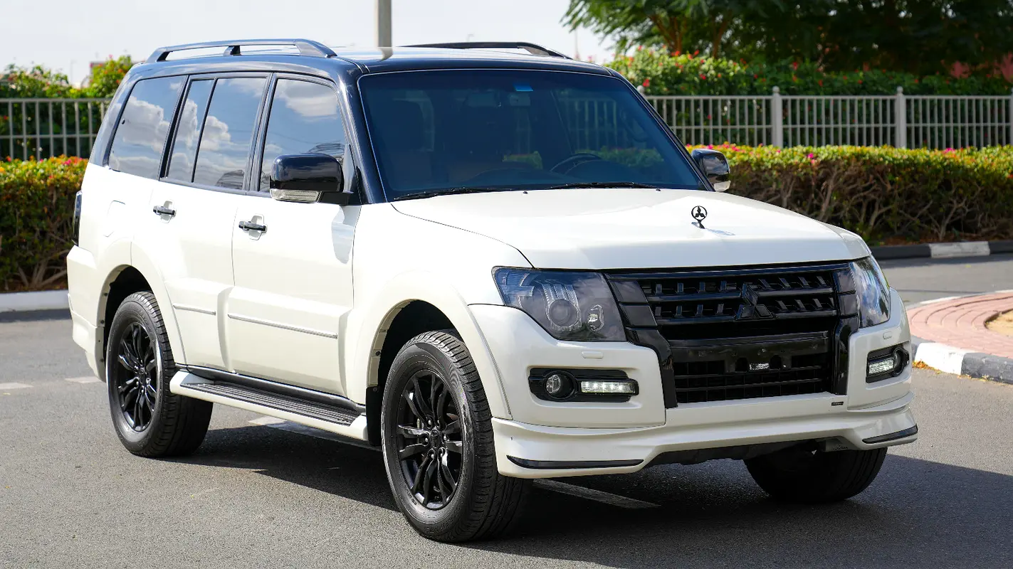 Mitsubishi Pajero 2020 — photo 1 of 17