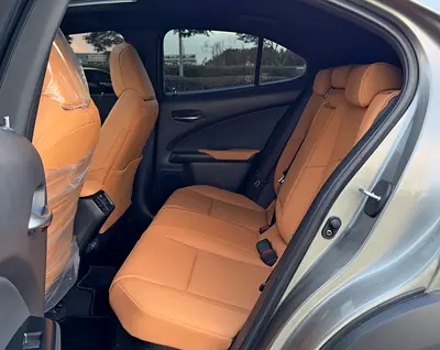 صورة 13 لـ 2025 Lexus UX-SERIES