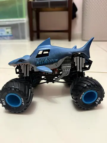 Mega Shark Monster Truck