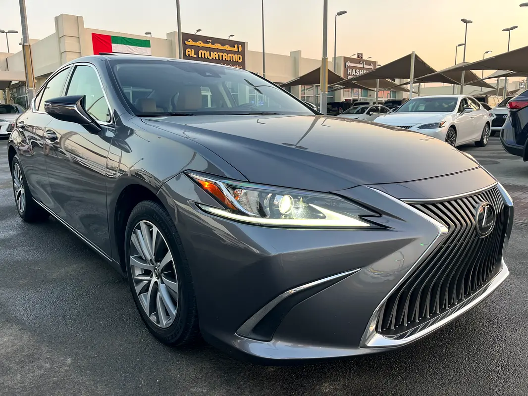 Lexus ES-Series 2021 — photo 1 of 16