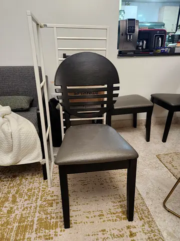 Dinning round table with 6 chairs