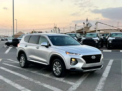 2019 Hyndai Santafe MidOption+ - 2.4L V4 - 4x4 AWD - Rear Camera - Leather Seat  5 Seats