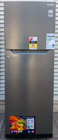 Samsung fridge for sale neat and calen