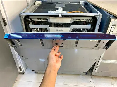 Miele G 7360 C SCVi AutoDos
Fully integrated dishwashers with
automatic dispensing AutoDos built-in