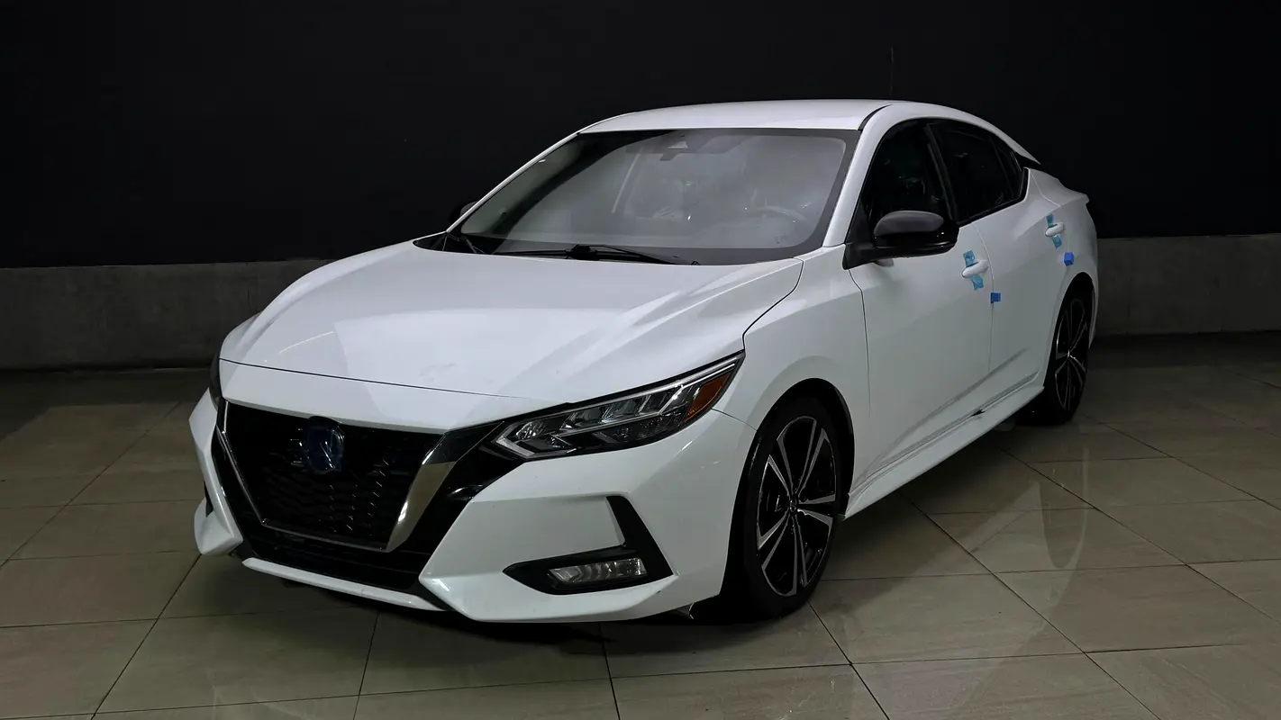 Nissan Sentra 2021 — photo 1 of 14