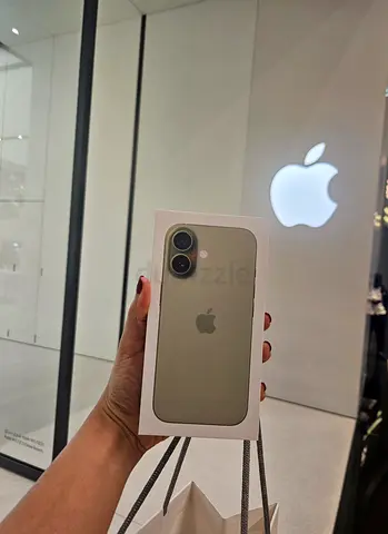 New Iphone 17 - 256 GB - Box unopened - Sage Color with warranty and the serial number