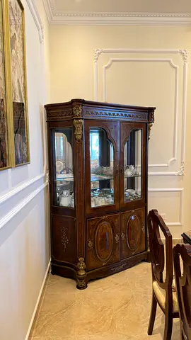 Elegant Vintage Wooden Curio Cabinet